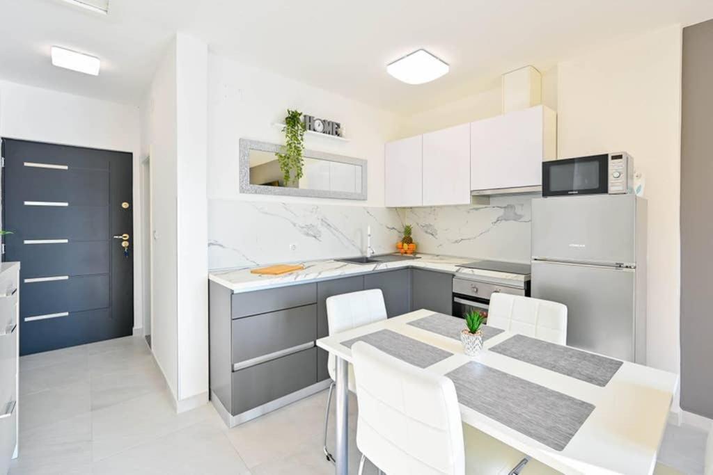 ראבץ Apartment Noemi With A Direct Beach View מראה חיצוני תמונה
