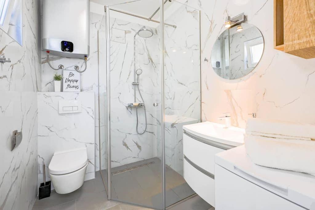 ראבץ Apartment Noemi With A Direct Beach View מראה חיצוני תמונה