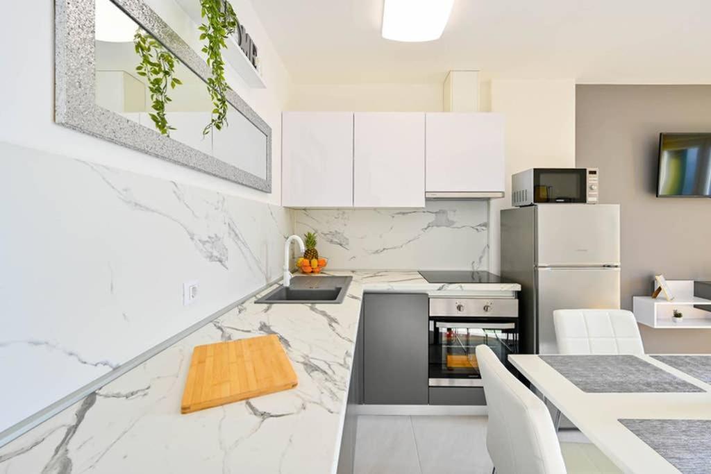 ראבץ Apartment Noemi With A Direct Beach View מראה חיצוני תמונה