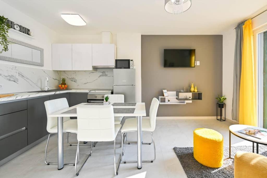 ראבץ Apartment Noemi With A Direct Beach View מראה חיצוני תמונה