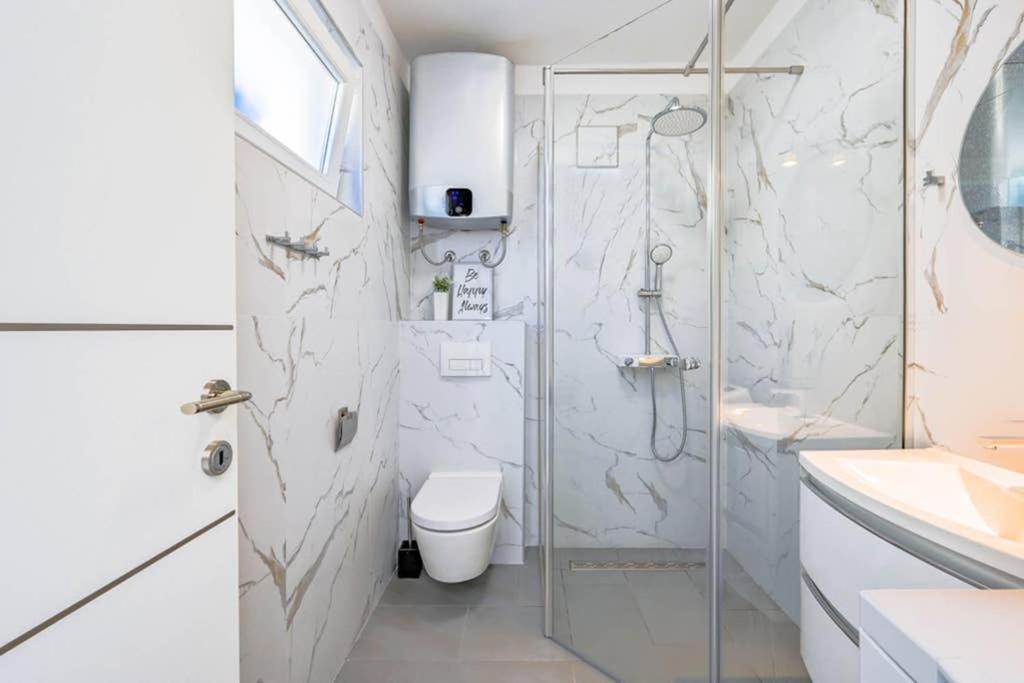 ראבץ Apartment Noemi With A Direct Beach View מראה חיצוני תמונה